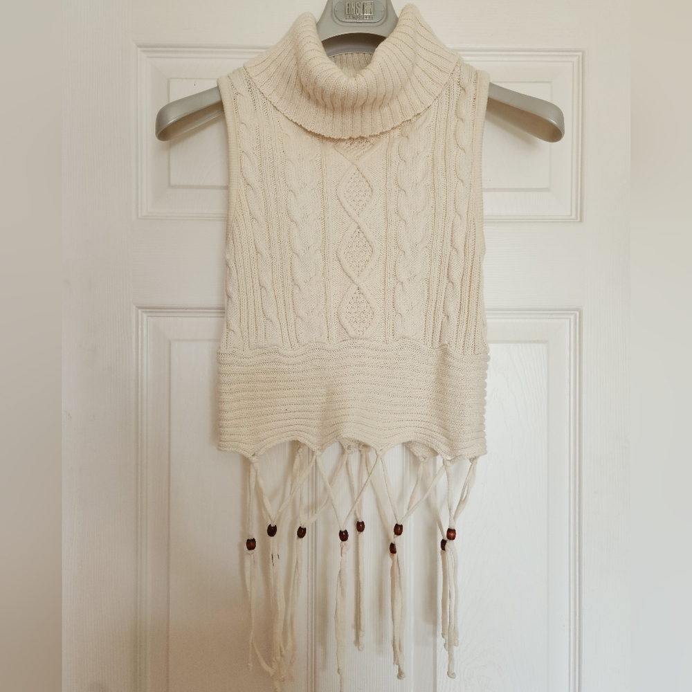 3fo$24 Cream Cable Knit Turtleneck Sleevless Sweater Top with Fringe Wooden Bead